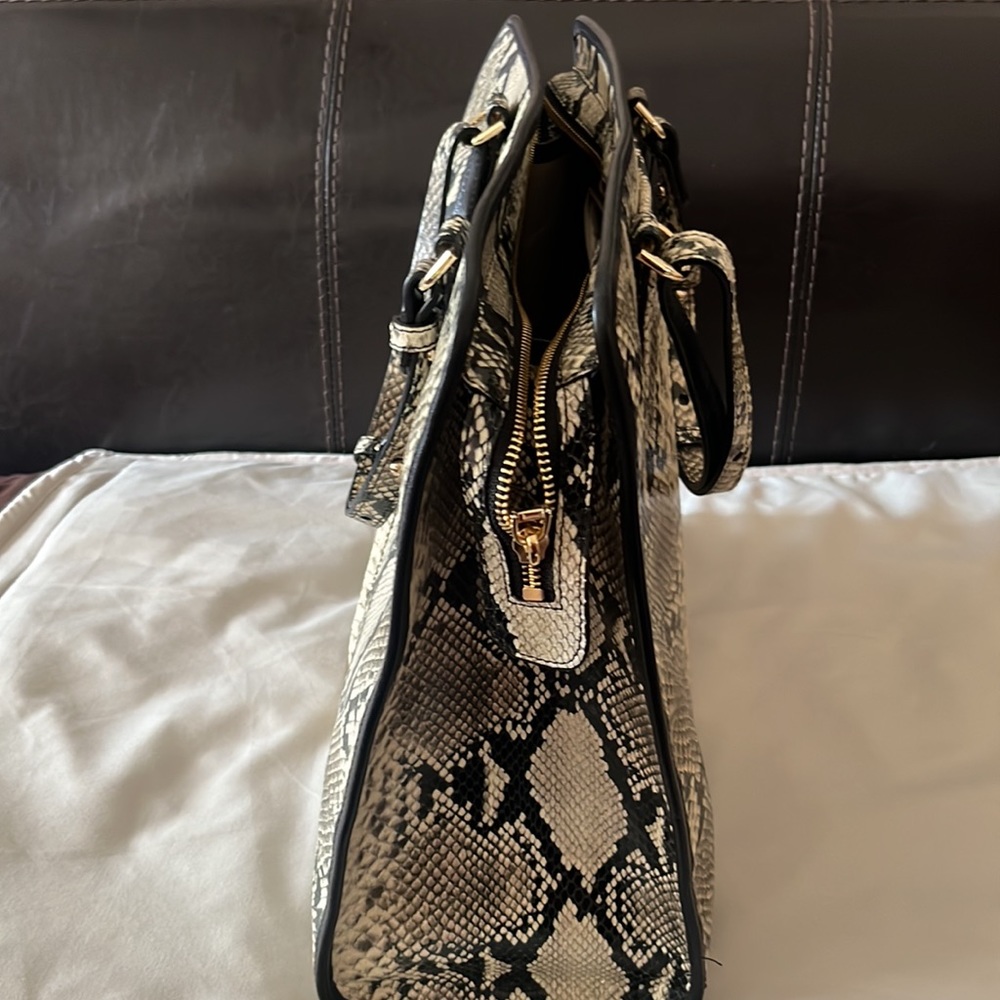 🖤BRAHMIN TIA CAVIAR FELIX🖤 - Picture 7 of 9